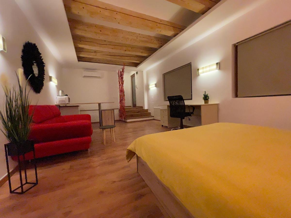 New Workspace Studio Savoya9 Self Check In Old City Center Timisoara Exterior foto